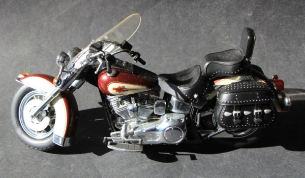 Franklin Mint Harley-Davidson Heritage Softail Motorbike 1986 DieCast Model in original box (3896)